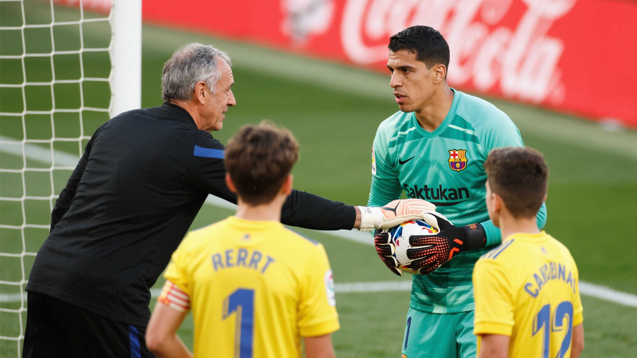 桑切斯：首次成为队中最年长门将，我将全力以赴传授经验